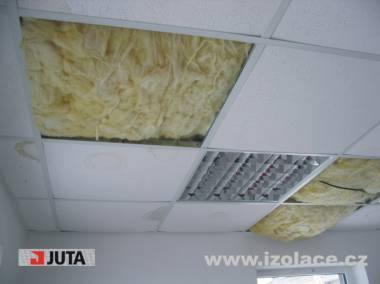 �pln� absence pou�it� parot�sn� vrstvy v konstrukci