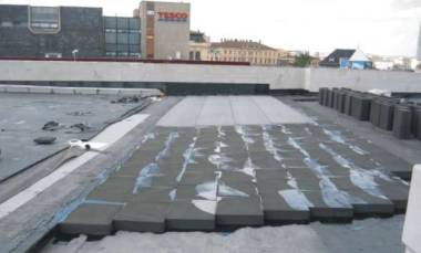 Pokl�dka p�nov�ho skla, Galerie Va�kovka, Brno